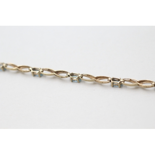 40 - 9ct gold topaz bracelet (5g)