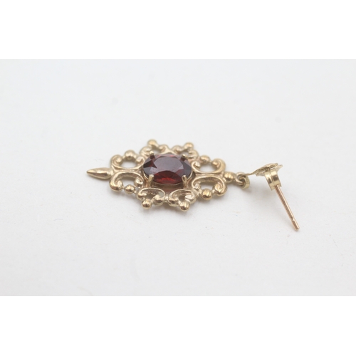 42 - 9ct gold vintage garnet patterned drop earrings (2.2g)