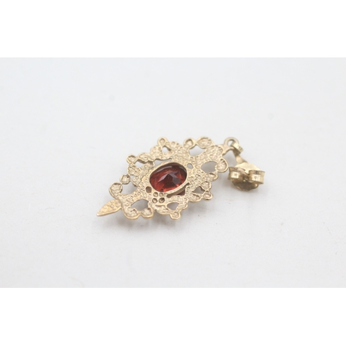 42 - 9ct gold vintage garnet patterned drop earrings (2.2g)