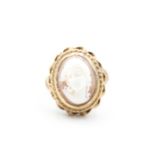 48 - 9ct gold shell cameo portrait ring (5.2g) Size  K