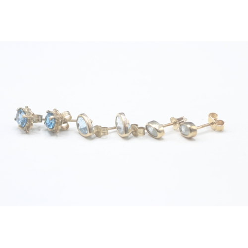 52 - 3 x 9ct gold blue topaz set stud earrings (2.2g)