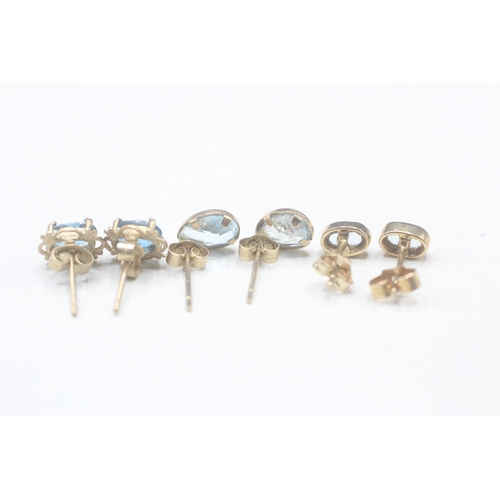 52 - 3 x 9ct gold blue topaz set stud earrings (2.2g)