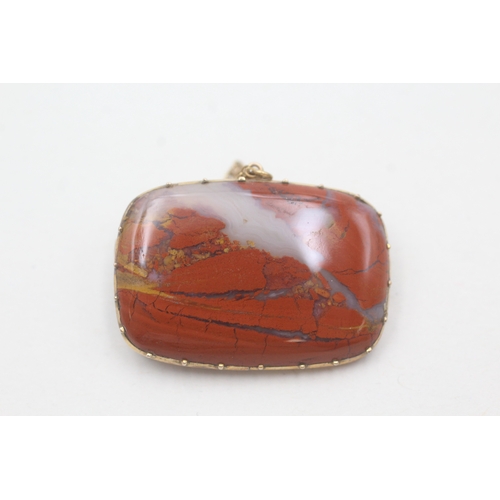 6 - 9ct gold jasper brooch (7.6g)