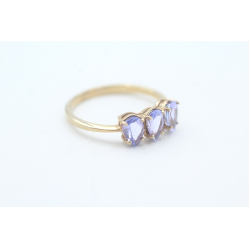 65 - 9ct gold pear cut tanzanite trilogy ring (1.7g) Size  O