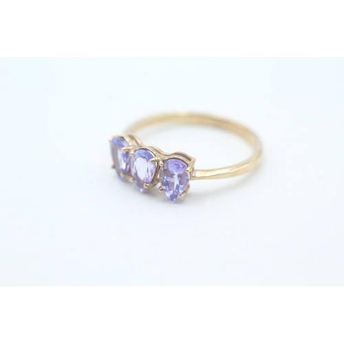 65 - 9ct gold pear cut tanzanite trilogy ring (1.7g) Size  O