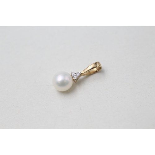 74 - 9ct gold diamond and culture pearl pendant (0.4g)