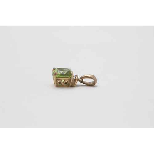 79 - 9ct gold diamond and peridot drop pendant (0.8g)