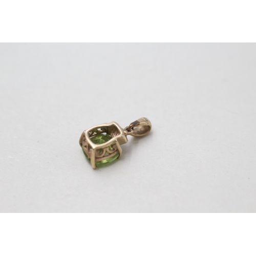 79 - 9ct gold diamond and peridot drop pendant (0.8g)