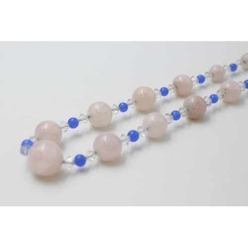 80 - 9ct gold clasp rose quartz and glass bead necklace (47.4g)