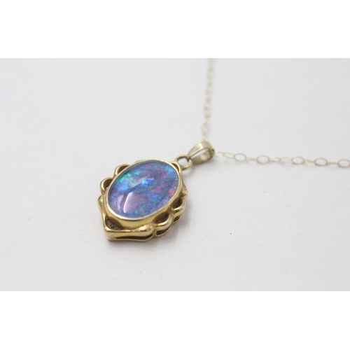 83 - 9ct gold opal triplet pendant on chain (2.9g)