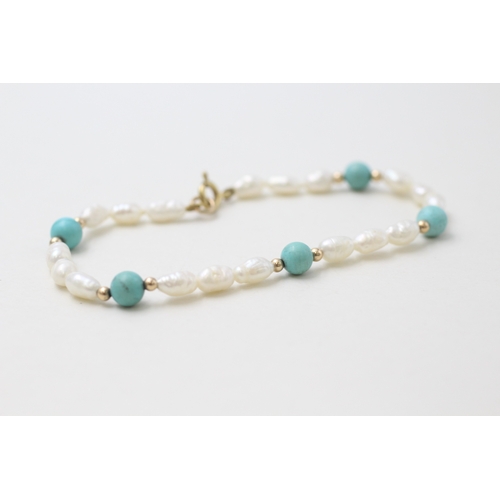 88 - 9ct gold rice pearl and turquoise bracelet (4.7g)