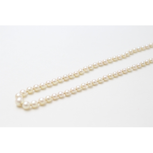 90 - 18ct gold clasp and cultured pearl necklace (7.9g)