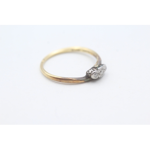 98 - 18ct gold & platinum vintage diamond three stone ring (1.8g)Size  N