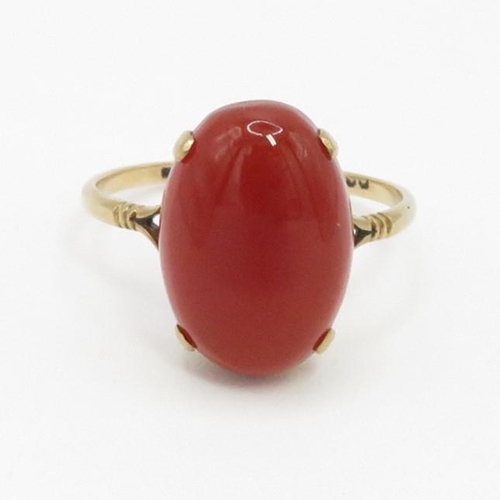 52 - 9ct gold carnelian single stone ring (4g) Size Y