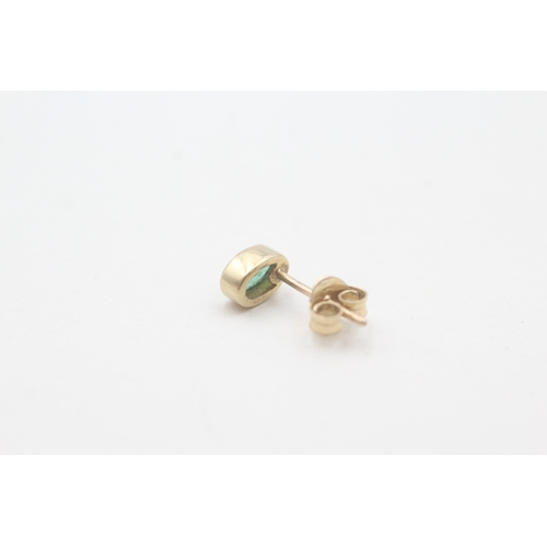 100 - 9ct gold emerald stud earring (0.47g)