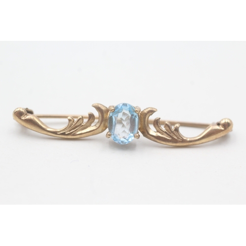 113 - 9ct gold vintage blue topaz brooch (2.3g)