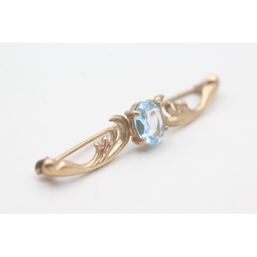 113 - 9ct gold vintage blue topaz brooch (2.3g)