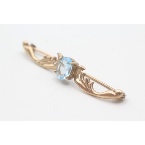 113 - 9ct gold vintage blue topaz brooch (2.3g)