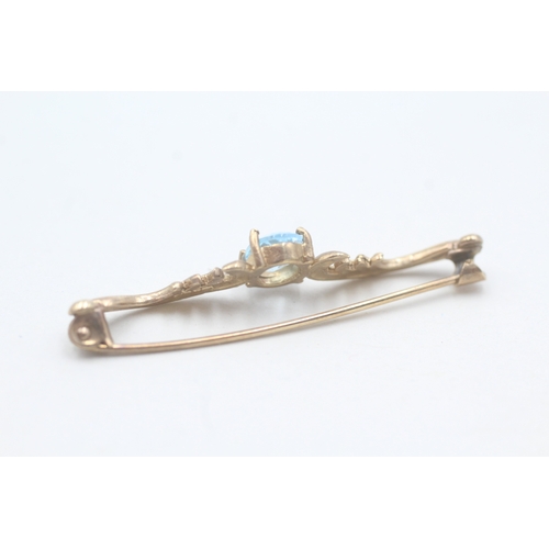 113 - 9ct gold vintage blue topaz brooch (2.3g)