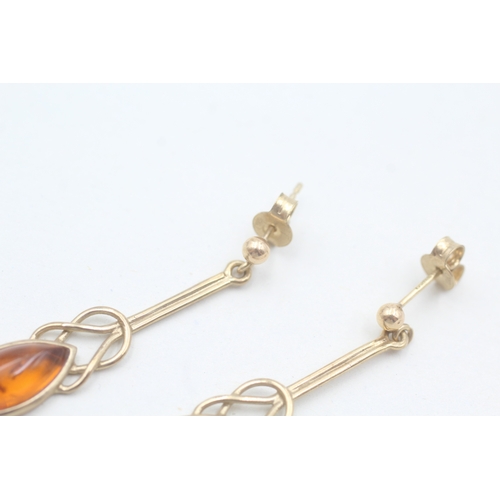 117 - 9ct gold amber drop earrings (3g)