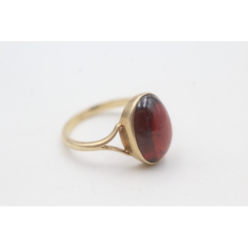 139 - 9ct gold vintage cabochon cut garnet dress ring (3.6g) Size P