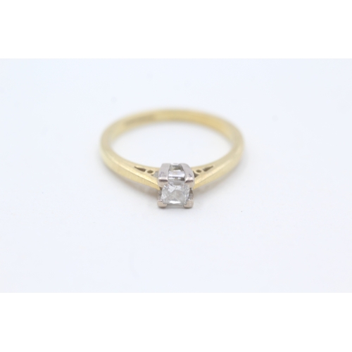 140 - 18ct gold princess cut diamond solitaire ring (2.8g) Size M