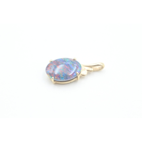 143 - 9ct gold opal triplet pendant (1.7g)