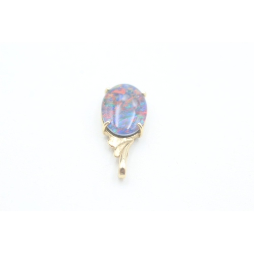 143 - 9ct gold opal triplet pendant (1.7g)