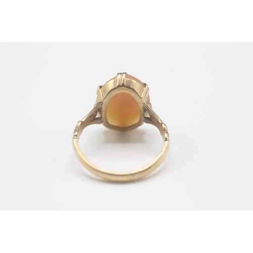 161 - 9ct gold shell cameo dress ring (3g) Size Q