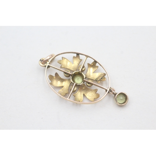 164 - 9ct gold seed pearl and peridot leaf pendant (1.6g)