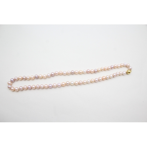 173 - 9ct gold pink cultured pearl necklace (28g)