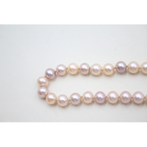 173 - 9ct gold pink cultured pearl necklace (28g)