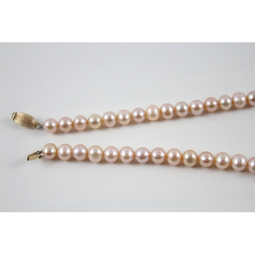 177 - 9ct gold peach cultured pearl necklace (27g)