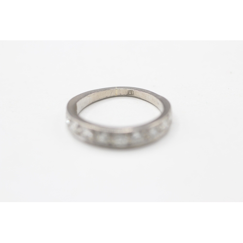 180 - 18ct gold diamond half eternity ring (2.7g) Size J