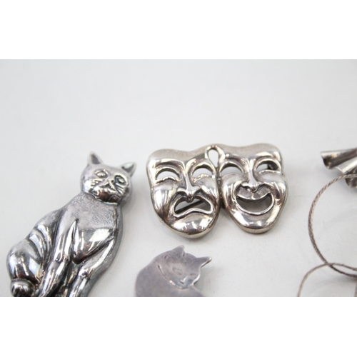 226 - Collection of Sterling Silver Brooches inc. Cats, Theatre Masks x 5 29g