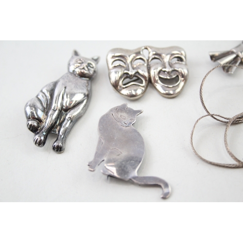 226 - Collection of Sterling Silver Brooches inc. Cats, Theatre Masks x 5 29g