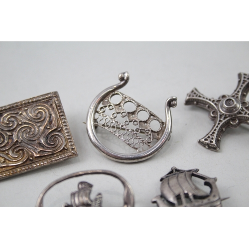 262 - Collection of Sterling Silver Brooches inc. Celtic, Ships, Cross x 5 34g