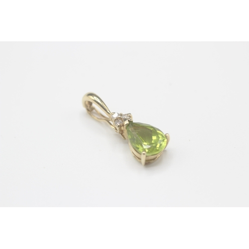 39 - 9ct gold peridot and diamond tear drop pendant (1.4g)