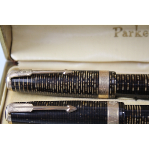 392 - 2 x Vintage Parker Vaccumatic Brown Fountain Pens w/ Steel Nibs WRITING Boxed