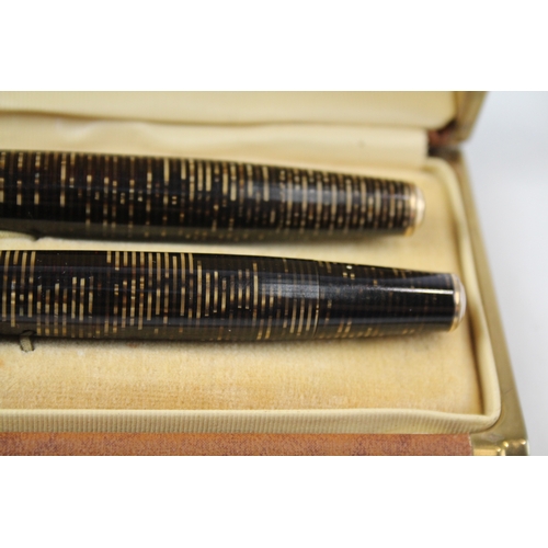 392 - 2 x Vintage Parker Vaccumatic Brown Fountain Pens w/ Steel Nibs WRITING Boxed