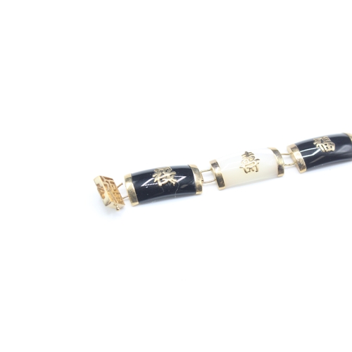 50 - 14ct gold mother of pearl & black onyx bracelet with chinese symbols (10.5g)