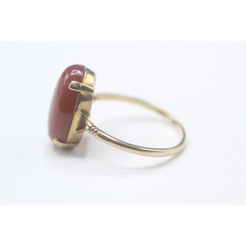 52 - 9ct gold carnelian single stone ring (4g) Size Y