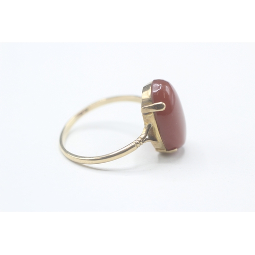 52 - 9ct gold carnelian single stone ring (4g) Size Y