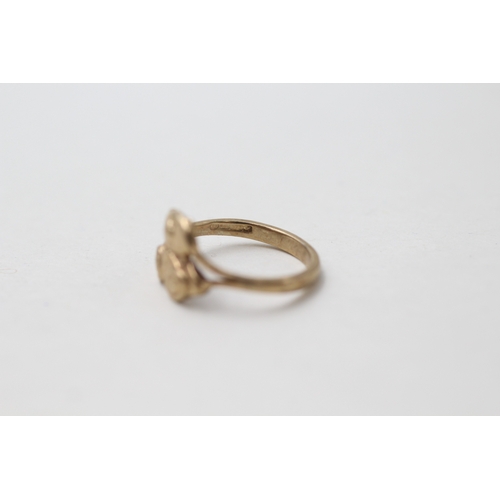 63 - 9ct gold forever friends ring (0.8g) Size C