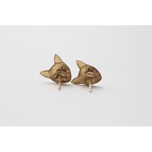 64 - 9ct gold cat stud earrings (0.2g)