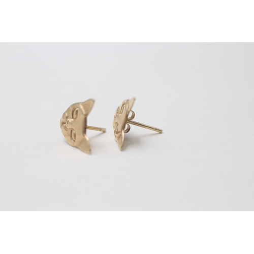 64 - 9ct gold cat stud earrings (0.2g)