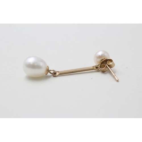 68 - 9ct gold cultured pearl drop earrings (2g)