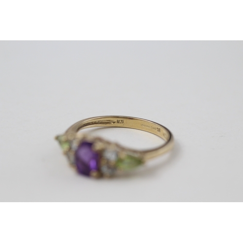 8 - 9ct gold amethyst, peridot and blue topaz ring (2.4g) Size O