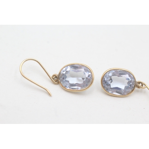 84 - 9ct gold synthetic blue spinel drop earrings with french hooks (1.8g)