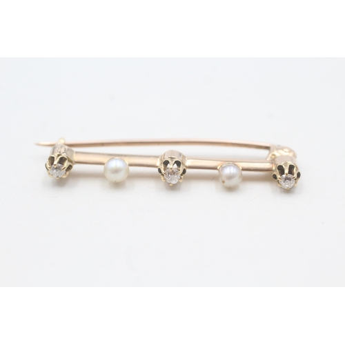 87 - 15ct gold diamond & pearl bar brooch with a 9ct gold pin (2g)